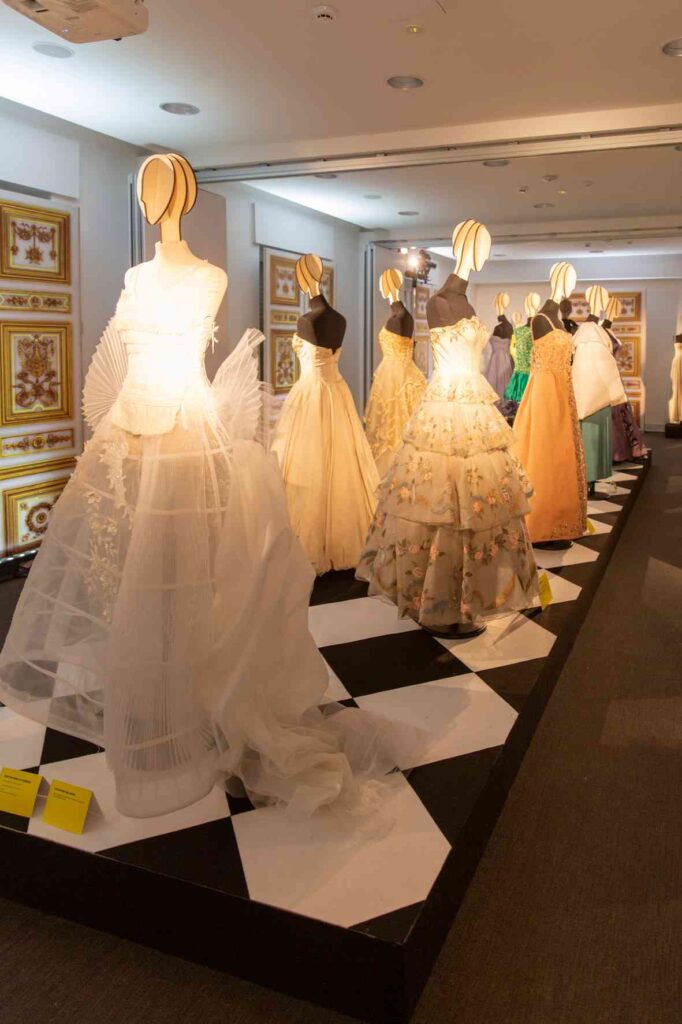 ACCADEMIA DEL LUSSO PORTA LA MOSTRA”FIFTIES IN FASHION A MILANO”