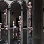 Una nuova installazione nel cortile di Palazzo Strozzi